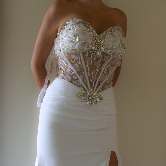 Evening gala white dress - Picture 1 of 8